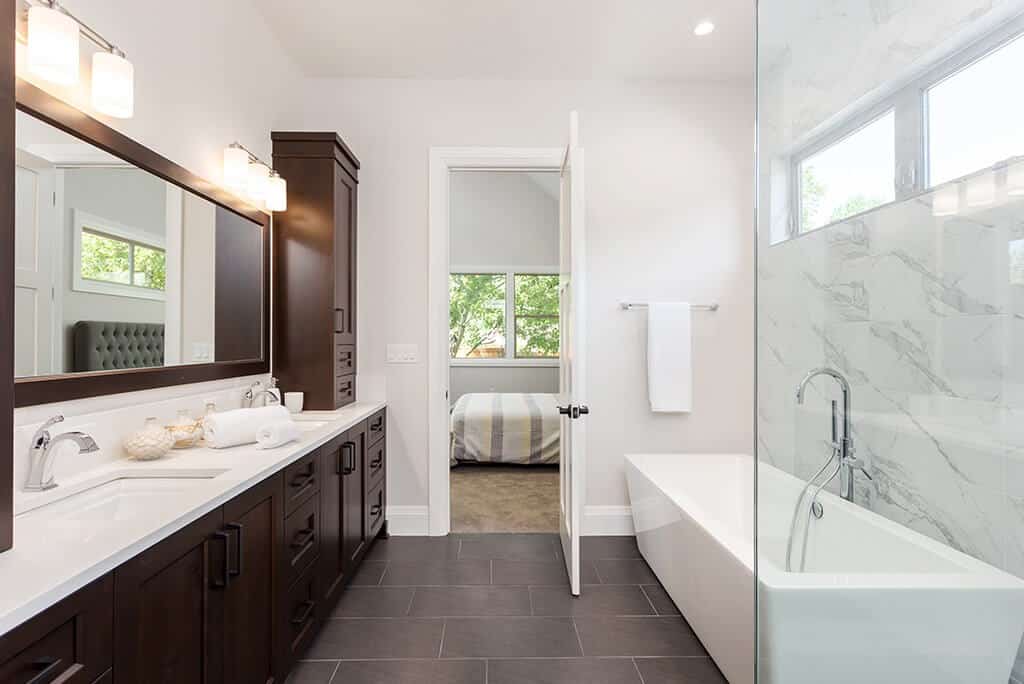 4 Ideas For Remodeling a Small Bathroom to Make It Look Bigger