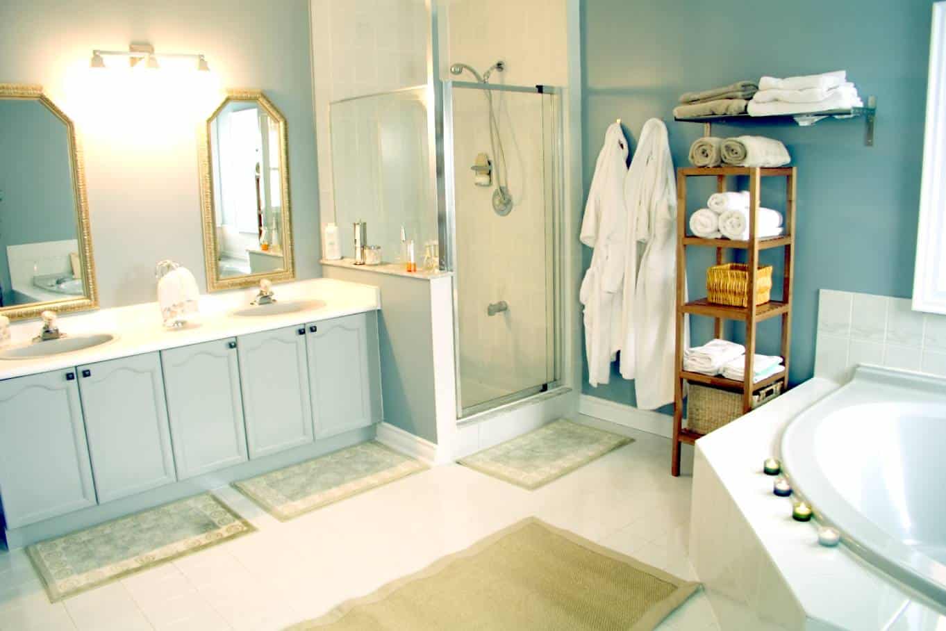Essential Items To Include in Your Bathroom Decor