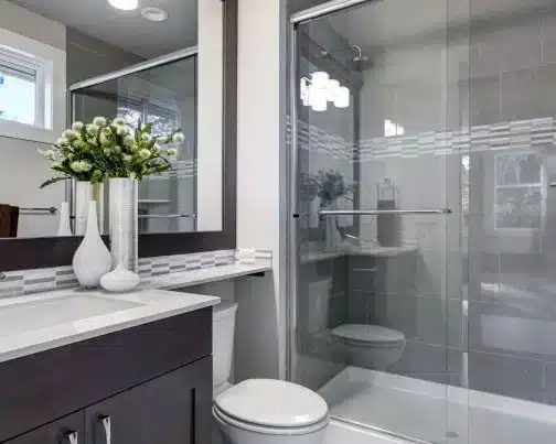 Small Master Bathroom Makeover: 4 Ways to Maximizing Space, Elevating Style